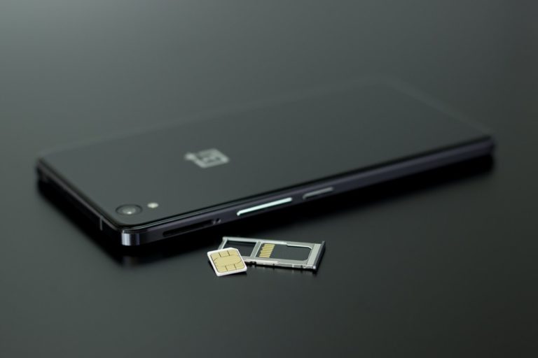 Comment retirer une carte sim d'un iPhone